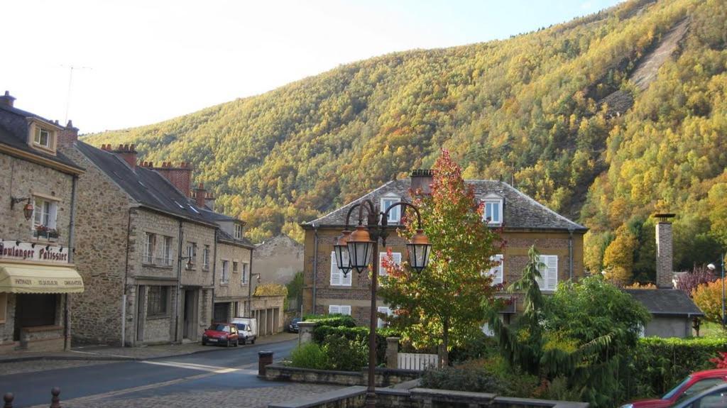 Gite De Vac'S Et D'Affaires A Monthermé Exteriör bild